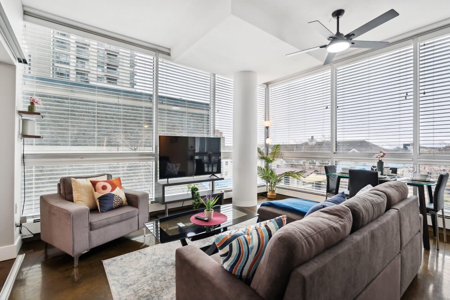Upscale 2Br Condo - King Bed - Stunning Views Calgary Ngoại thất bức ảnh