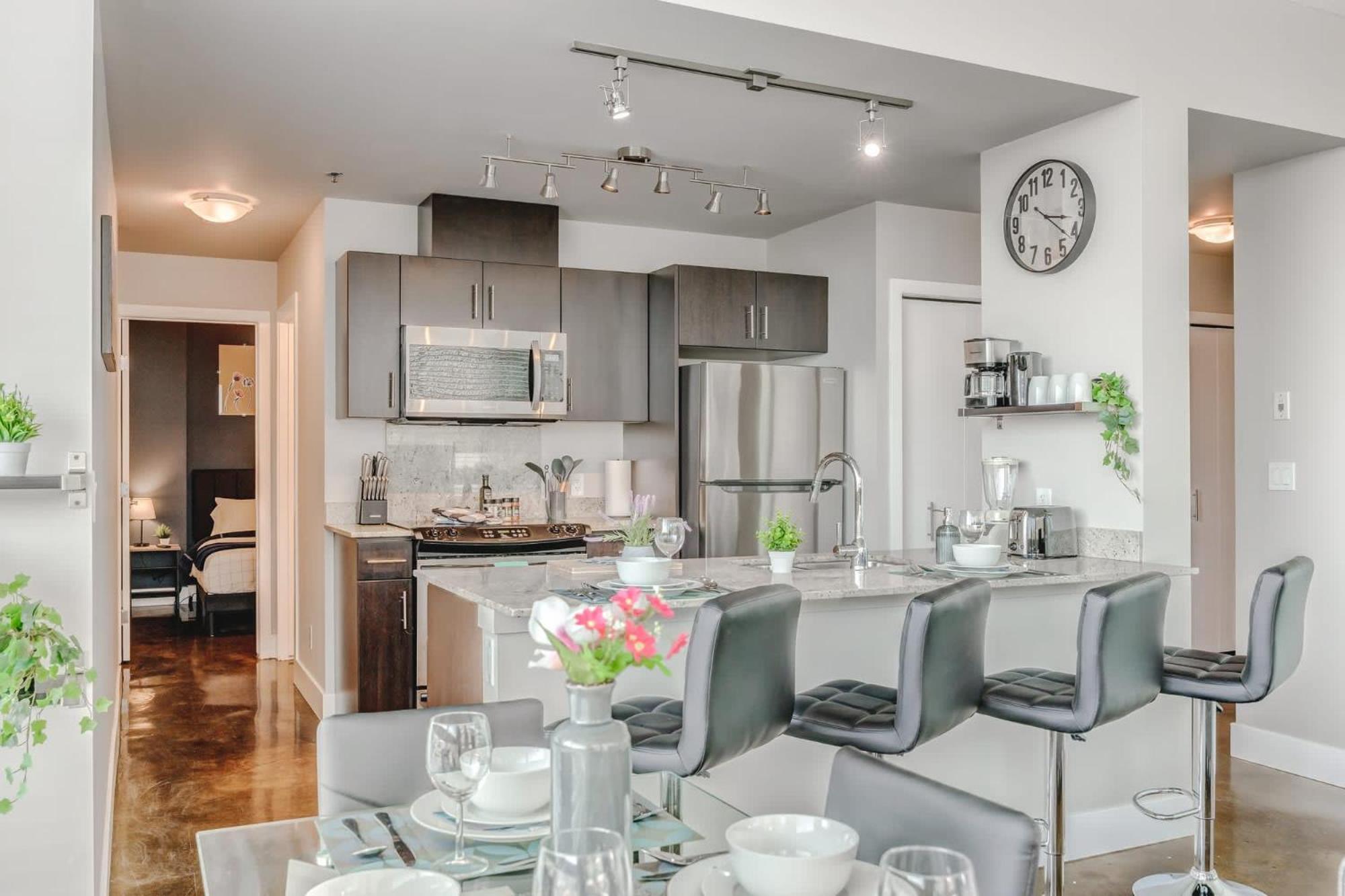 Upscale 2Br Condo - King Bed - Stunning Views Calgary Ngoại thất bức ảnh