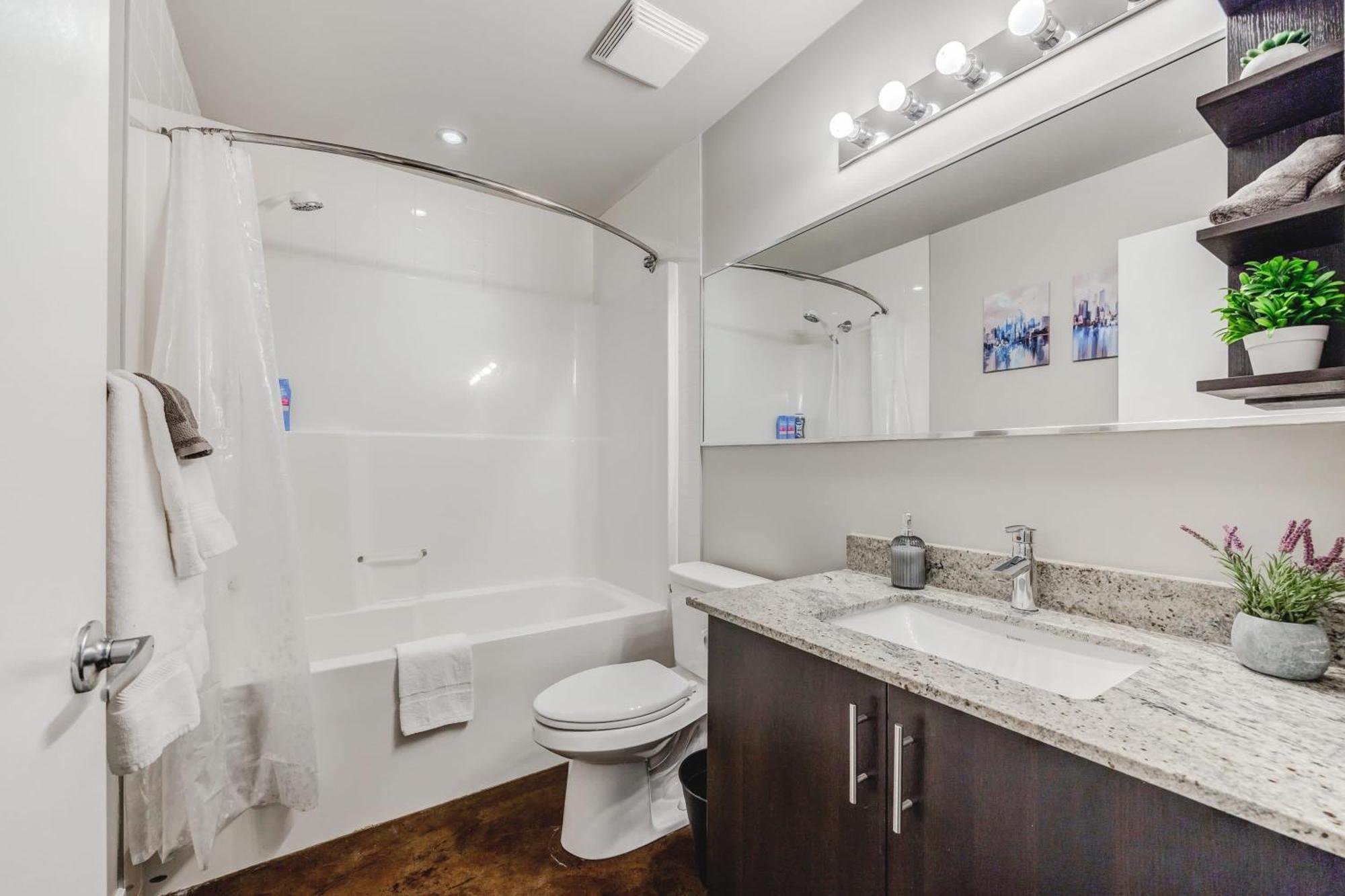 Upscale 2Br Condo - King Bed - Stunning Views Calgary Ngoại thất bức ảnh